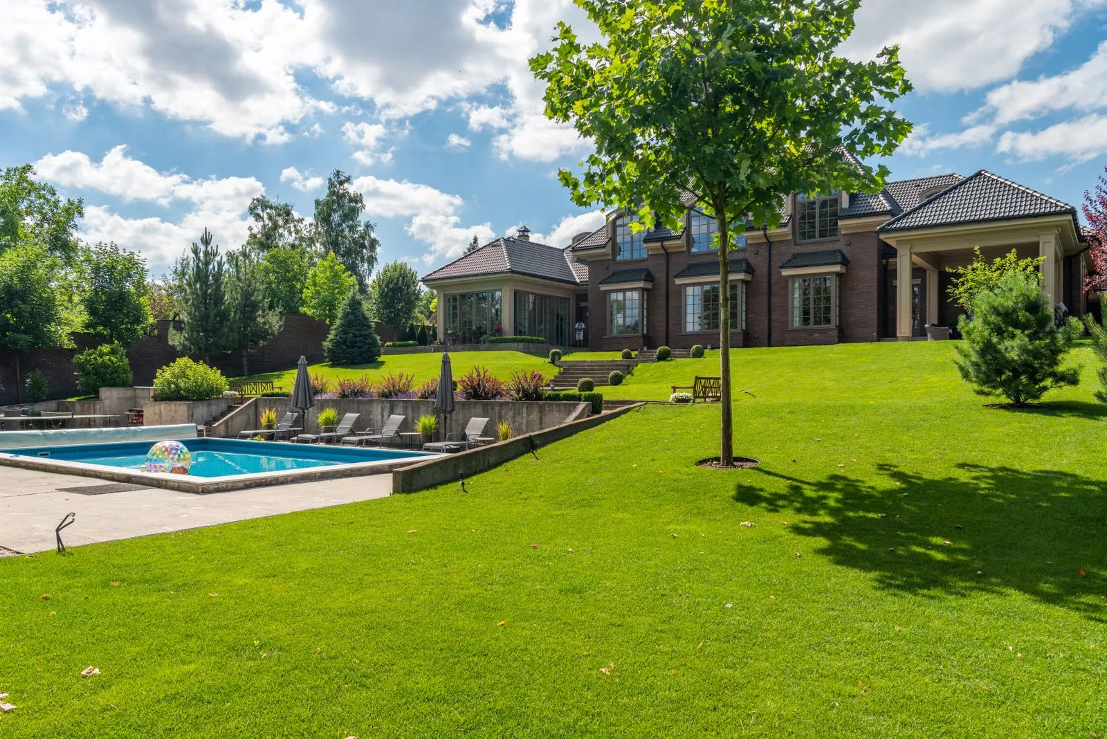 When to Aerate a Lawn in Charleston